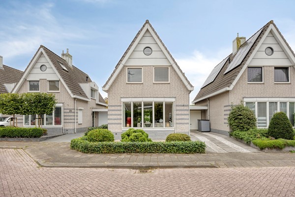 Te koop: Heerlijk ruime en uitstekend onderhouden semi-vrijstaande woning met garage op een perceel eigen grond van 293 m2 en gelegen in de kindvriendelijke wijk De Grienden!
